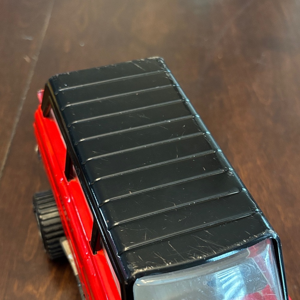 Tonka Red and Black Jeep Cherokee Chief Die-Cast SUV- Vintage - Picture 9 of 9